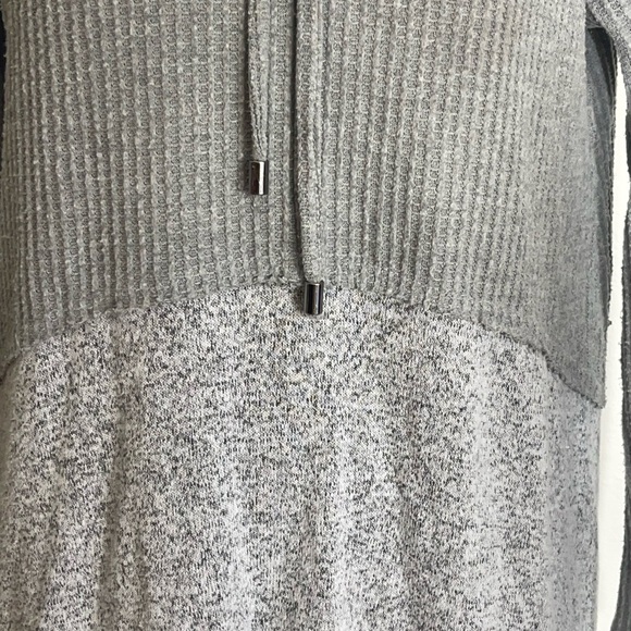 BKE Buckle brushed waffle knit hoodie drawstring top size small grey raw hem - Picture 7 of 10